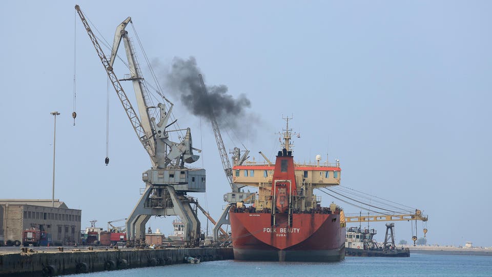 الحكومة تمنح تصاريح لأربع سفن وقود بالدخول للتفريغ في ميناء الحديدة