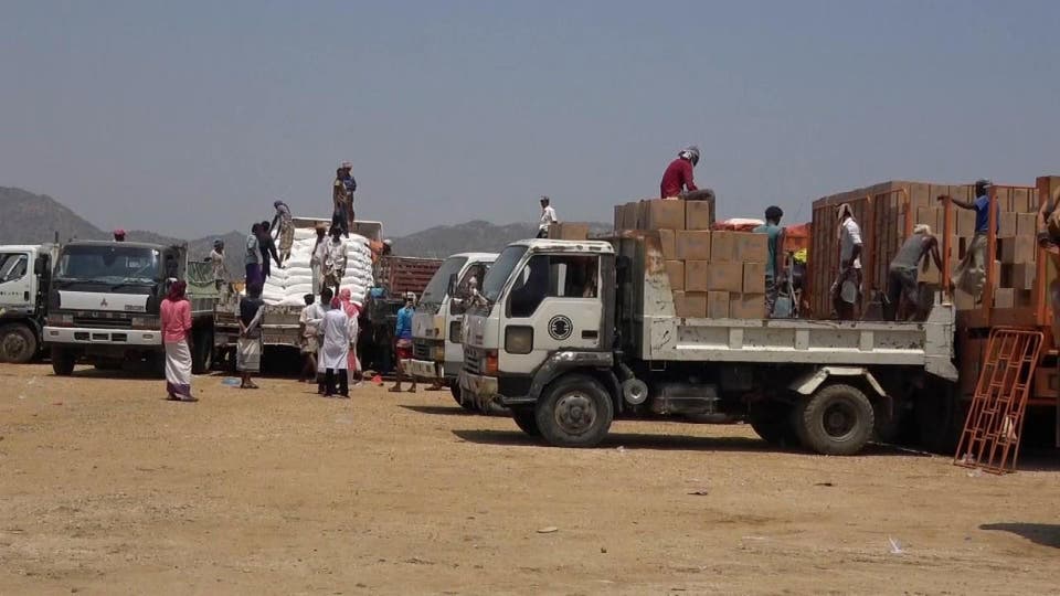 جماعة الحوثي تواصل نهب المساعدات الإغاثية من افواه الجياع