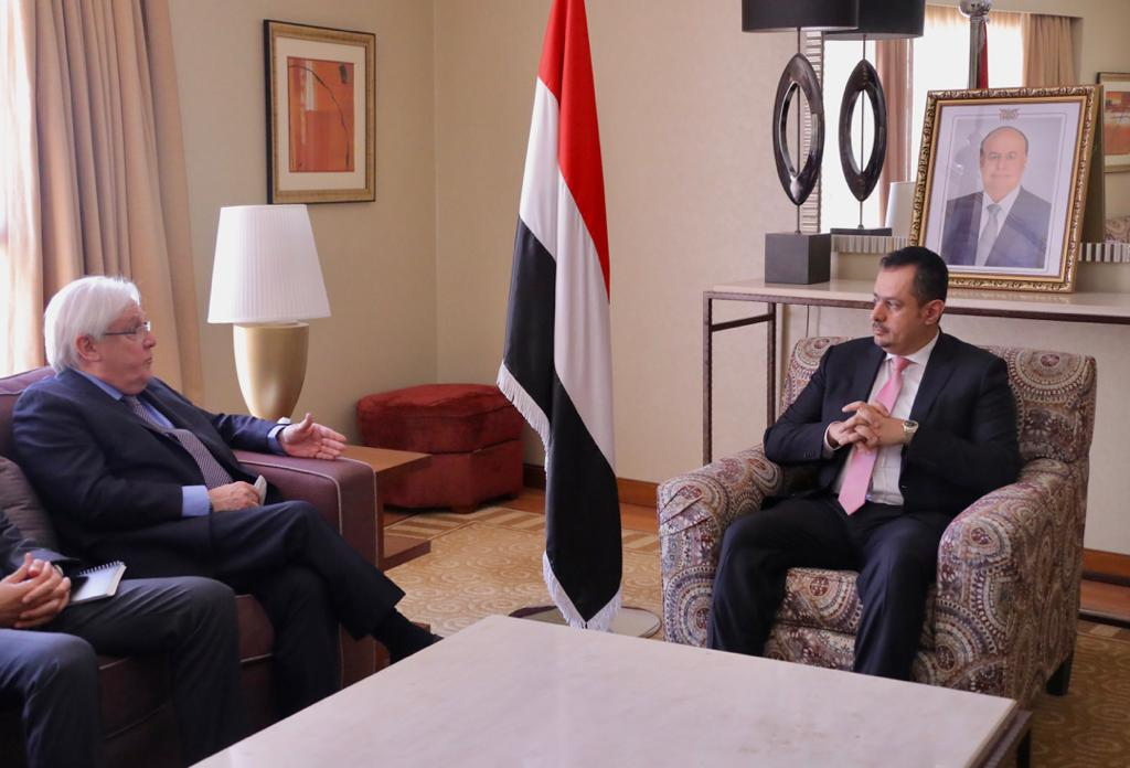 رئيس الوزراء يُطلع المبعوث الأممي على طرق افتعال مليشيا الحوثي للأزمات