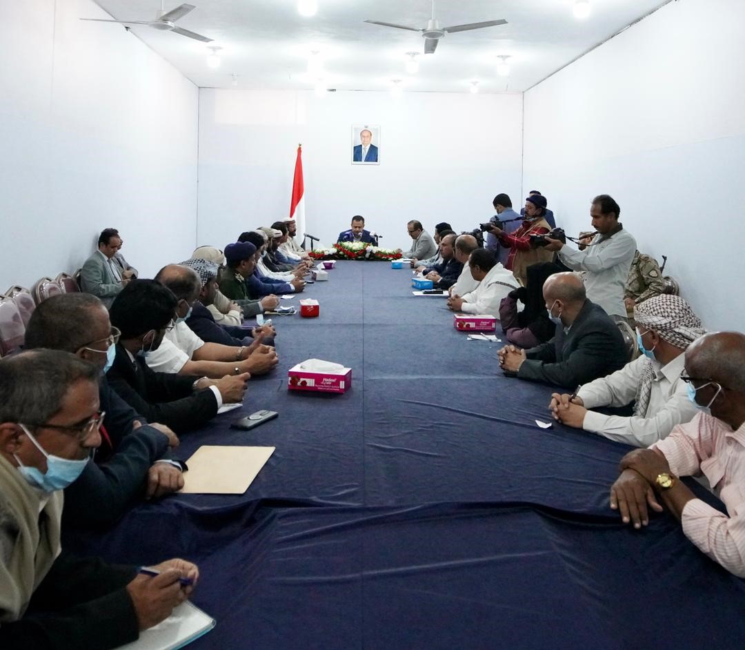 عقد لقاء بقيادتي الدفاع والأركان والمحافظ..: رئيس الوزراء: مأرب روح اليمن وستنتصر للجمهورية