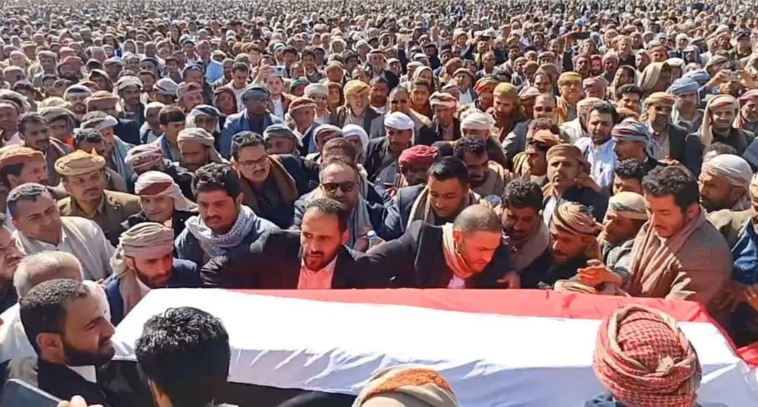 حشد كبير في وداع فقيد الوطن الشيخ صادق الأحمر إلى مثواه الأخير بصنعاء