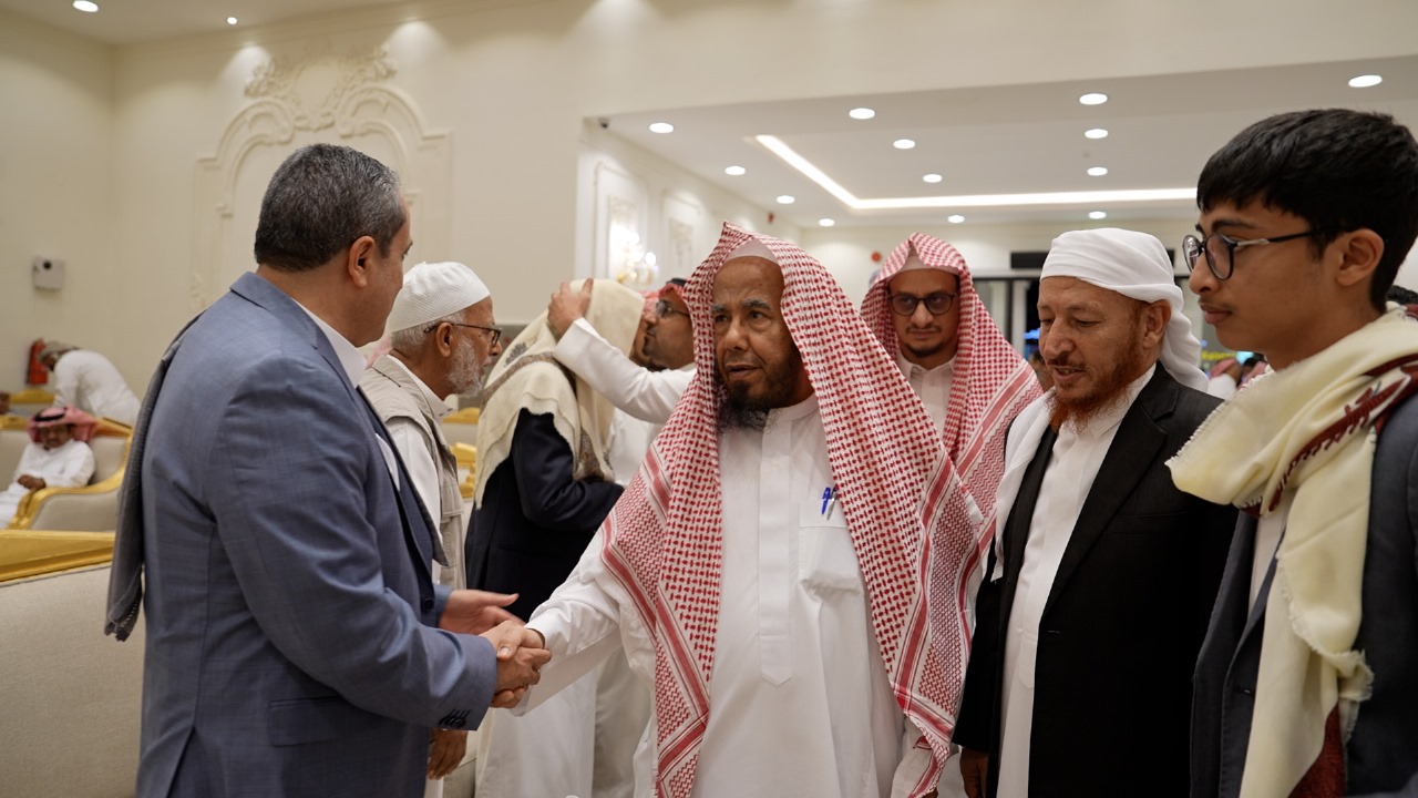 الرياض.. أمين عام الإصلاح يستقبل العزاء في وفاة الشيخ الزنداني